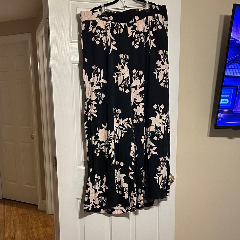Floral Wide Leg Pants - Black and Pink